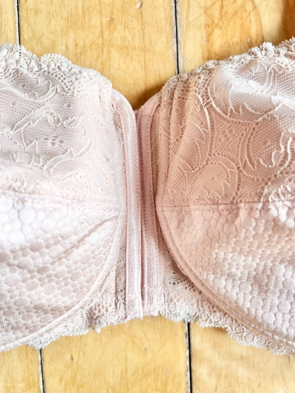 Amoena Lace Lightly Padded Beige Blush Pink (34DD) - Picture 3 of 6